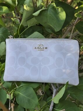 Coach Signature Pattern White Wristlet